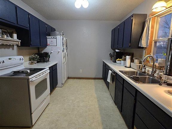 5th image of 361 S Montgomery Ave