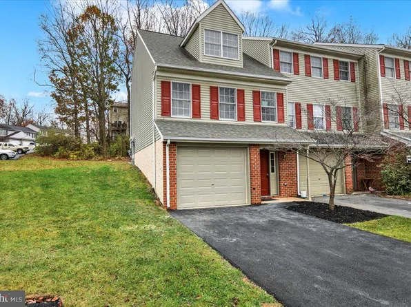 435 Crosswinds Dr, Lititz, PA 17543