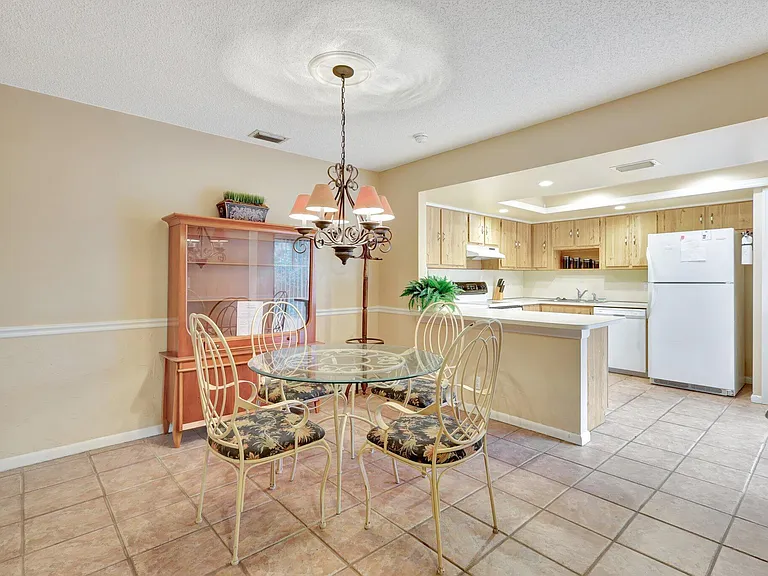 1558 Shaker Cir — Photo 10