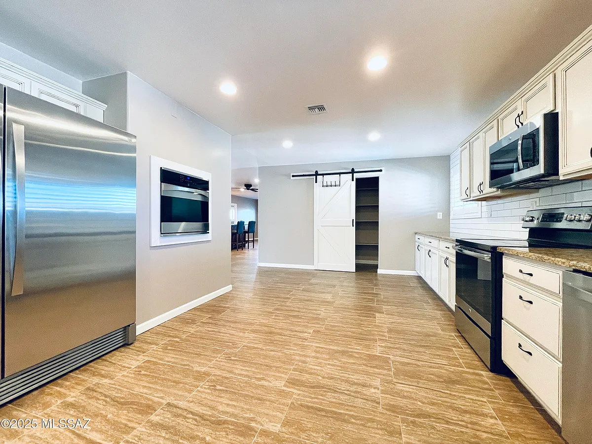 Primary Photo - 12825 E Cape Horn Dr