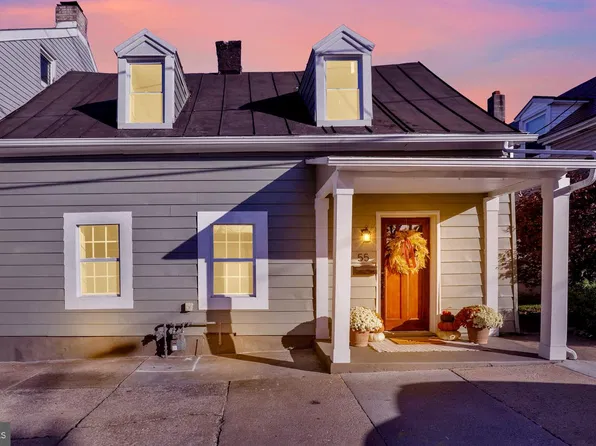 55 S 2nd St, Womelsdorf, PA 19567
