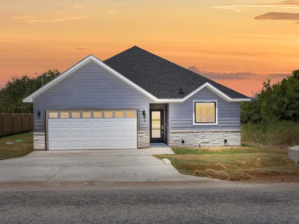 810 Ports O Call Dr, Granbury, TX 76048