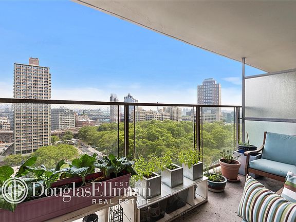 4th image of 75 Henry St APT 12C