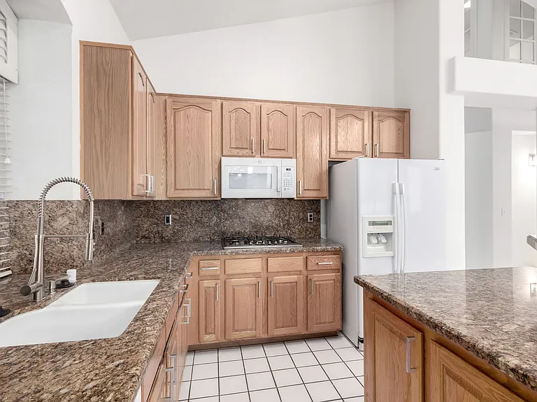 2412 Shady Vista Dr — Photo 12