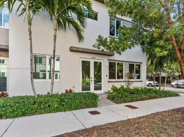 6680 NW 102nd Path, Doral, FL 33178