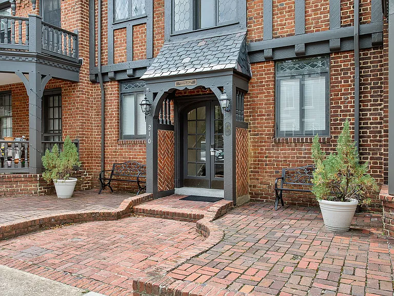 210 N Stafford Ave #21 — Photo 4