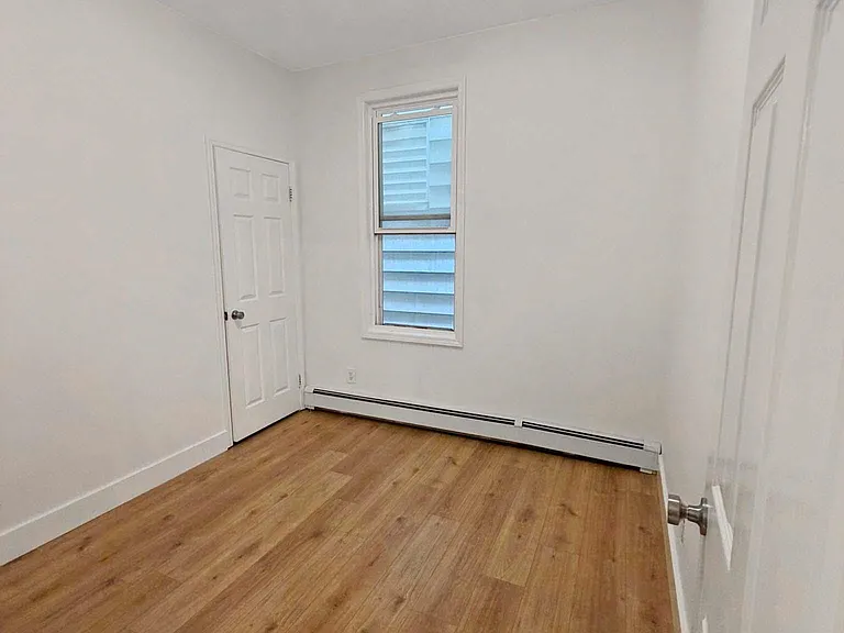 132 Bayview Ave #1 — Photo 7