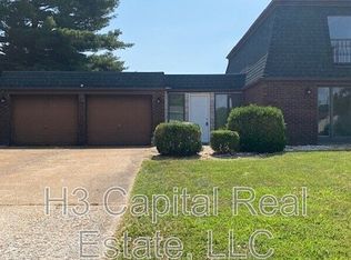 200 Lake Forest Dr, Belleville, IL 62220