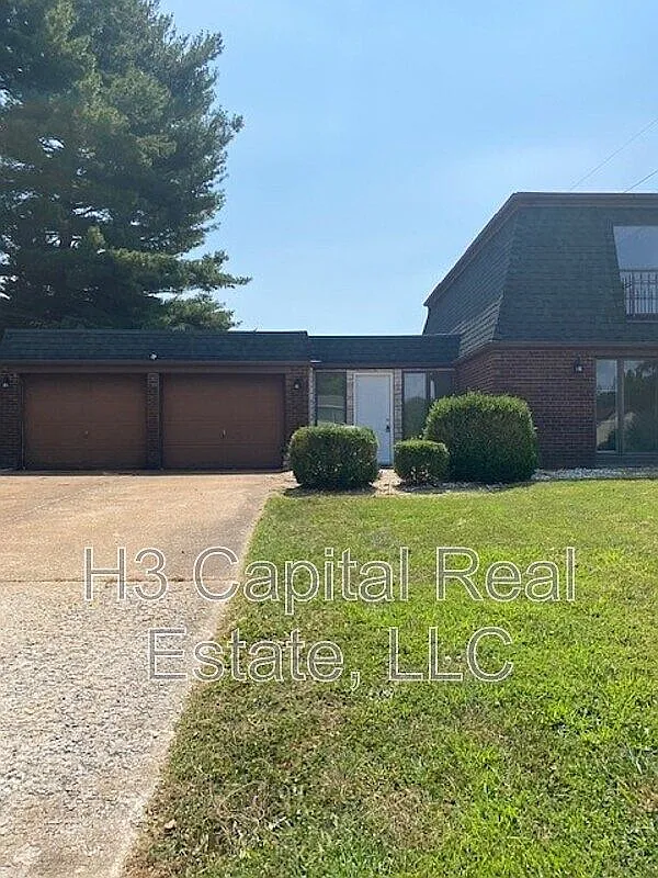 200 Lake Forest Dr photo 1