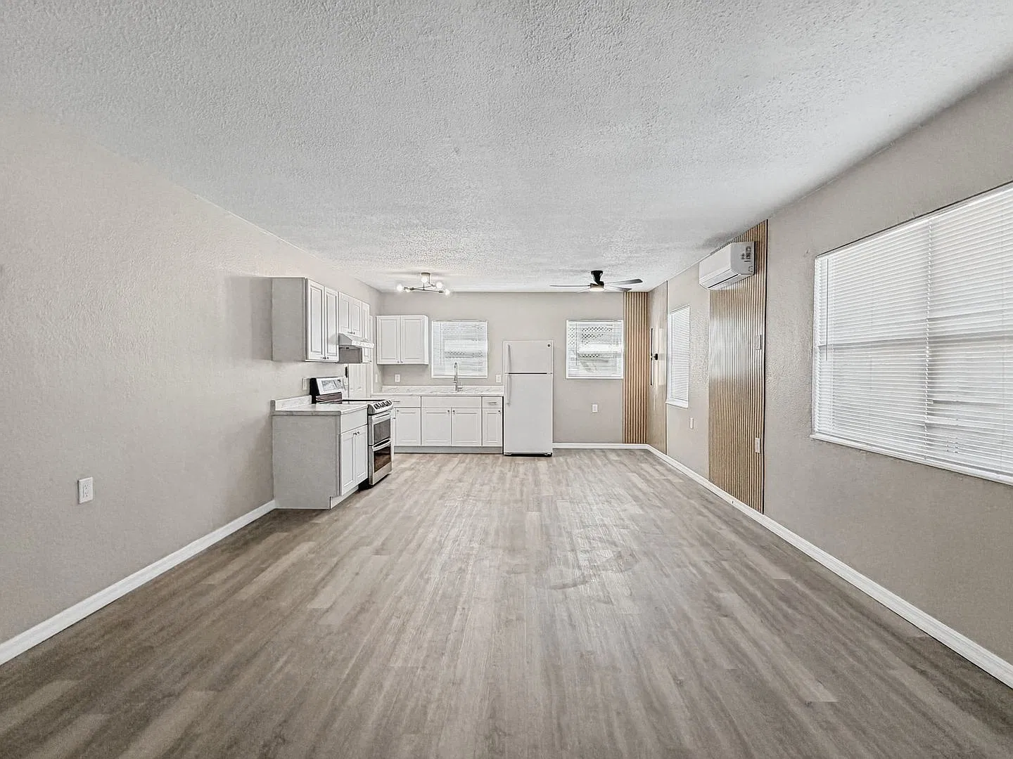 650-652 E Harbor Drive S — Photo 4