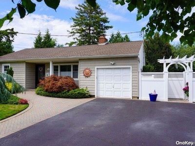 11 Seneca Street W, Massapequa, NY, 11758