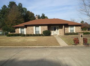 207 Edgewood Cir, Wake Village, TX 75501