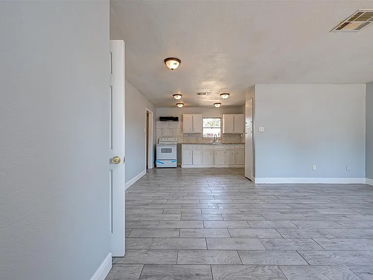 5859 Westover St — Photo 2