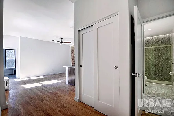 Rented by Urbane Brokerage | media 37