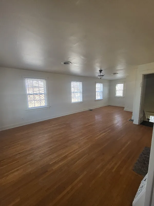 1629 W. 13th St. N. Upstairs — Photo 3