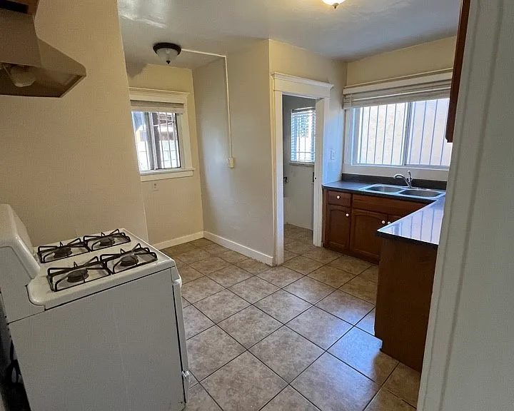 1349 W 49th St — Photo 23