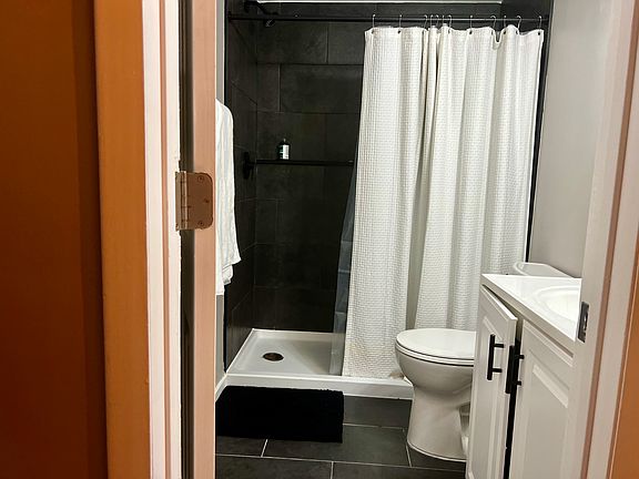 4th image of 3628 Vineyard Ave NE