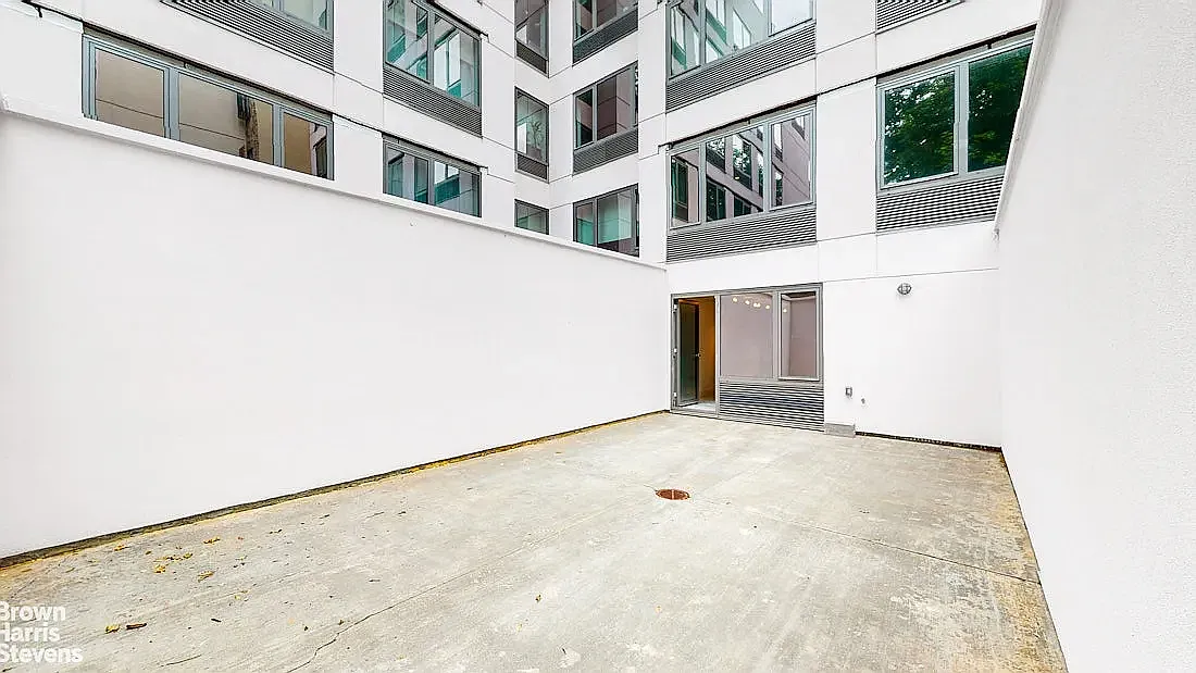 180 Franklin Avenue — Photo 2