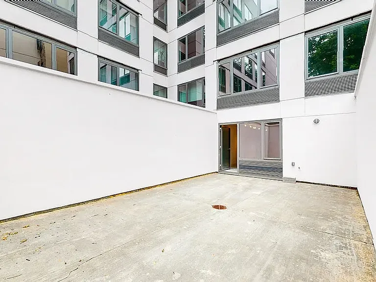 180 Franklin Ave #103 — Photo 2
