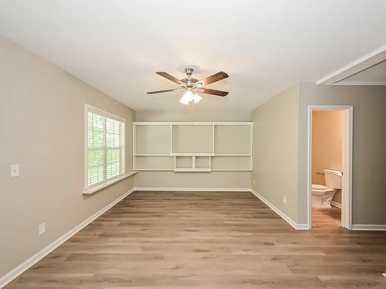 1126 Poplar Hollow Rd — Photo 10