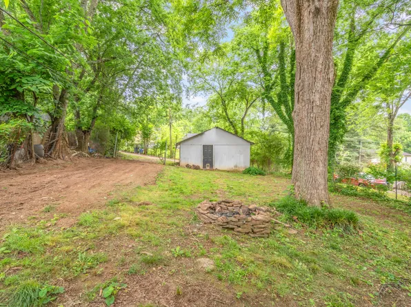 906 B St, Lenoir City, TN 37771