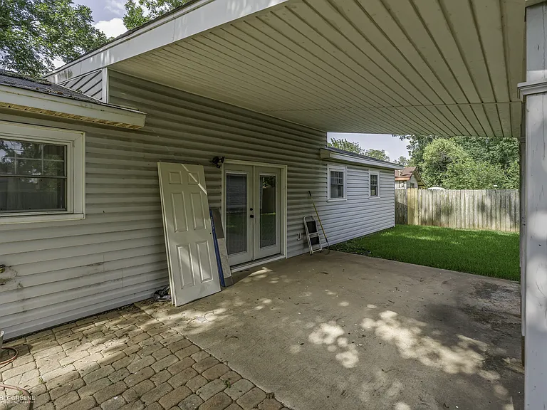 1602 San Saba St — Photo 8