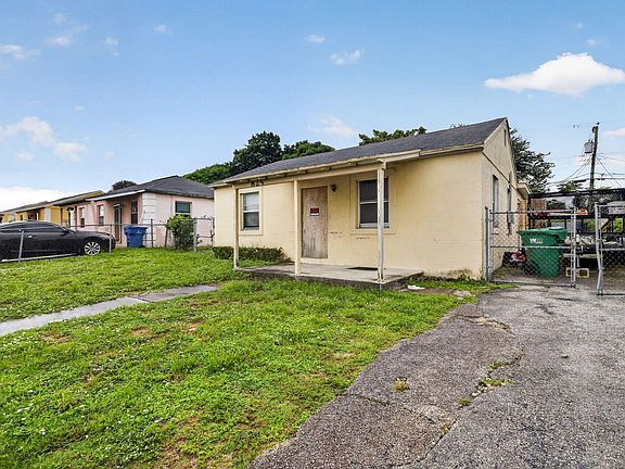 3rd image of 825 W 5th Street