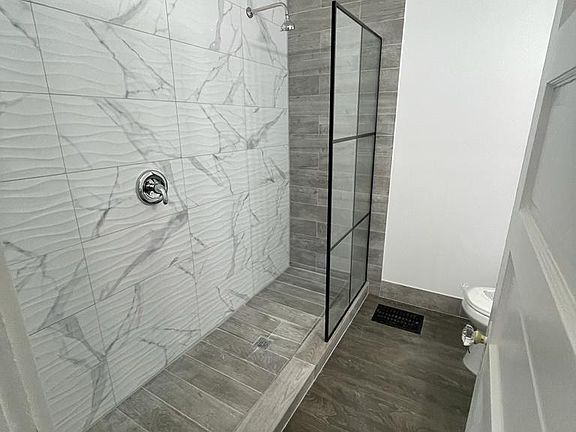 2nd image of 27 S Philadelphia St #27