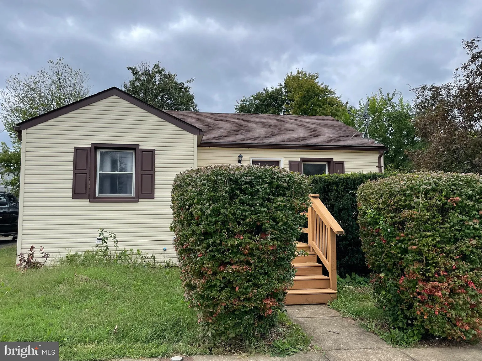 3 bed, 2.0 bath, 1628 sqft, $2,200 — Photo 2