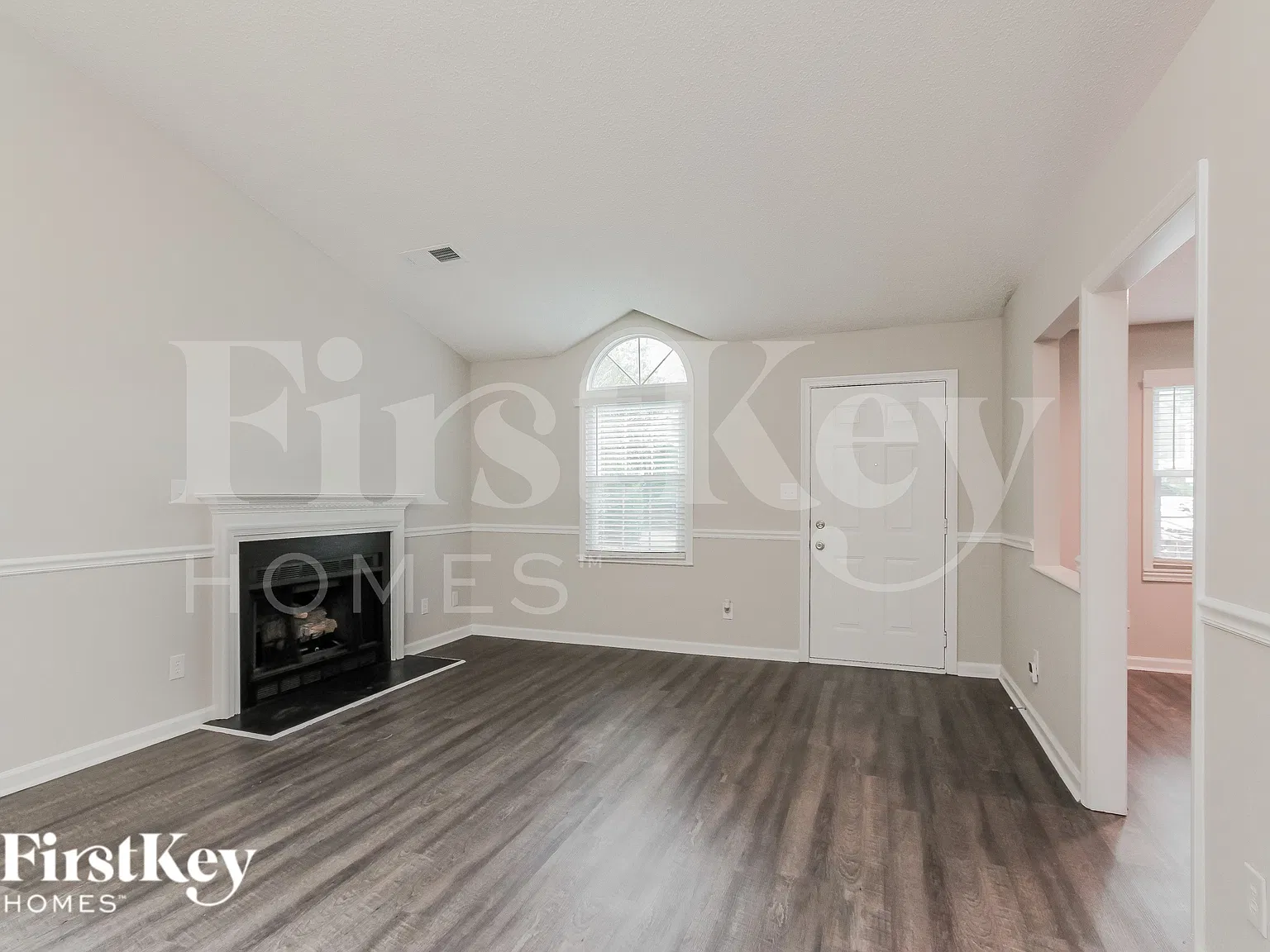 3 bed, 2.0 bath, 1252 sqft, $2,305 — Photo 4