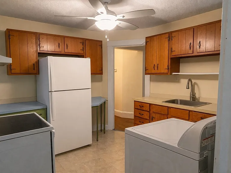 59 Rowe St #2 — Photo 10