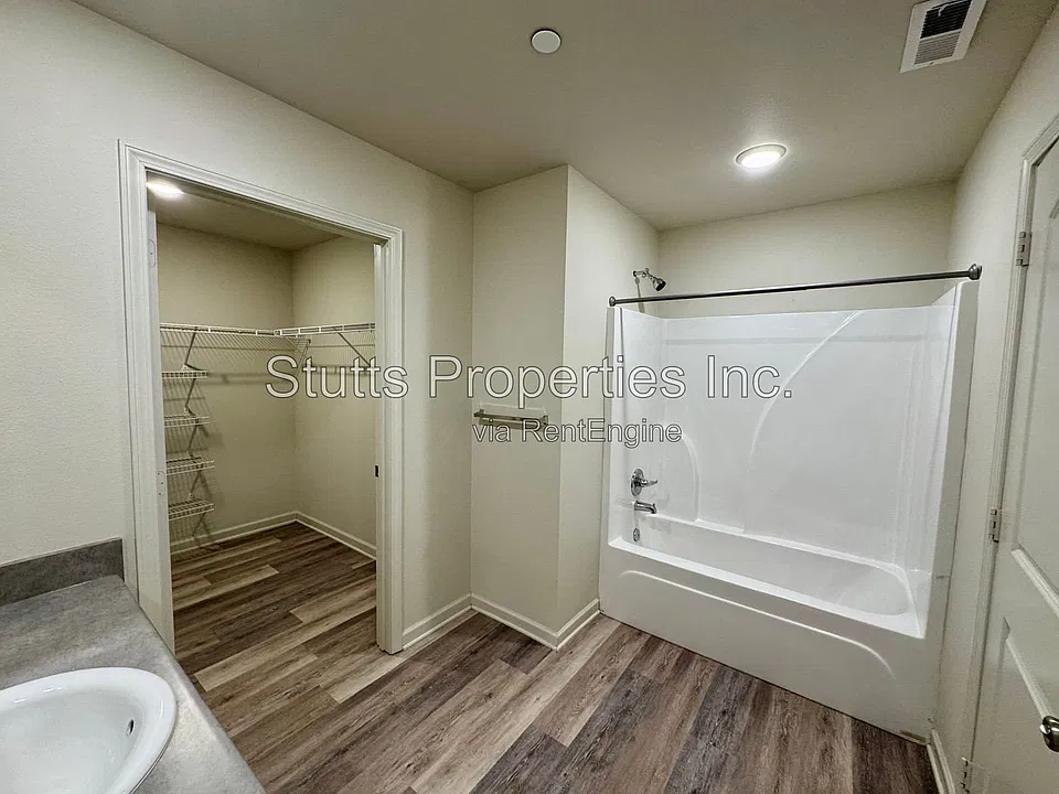 101 Turnrow Ct #402