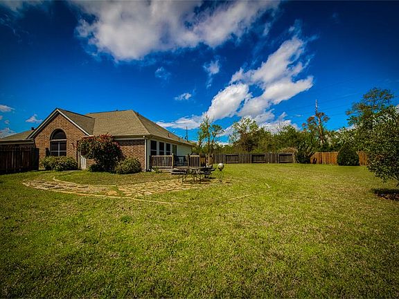 MASSIVE backyard, perfect for any outdoor paradise you can think up.
