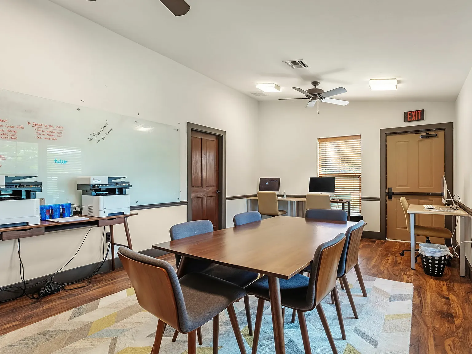 Campus Lodge Columbia — Photo 1