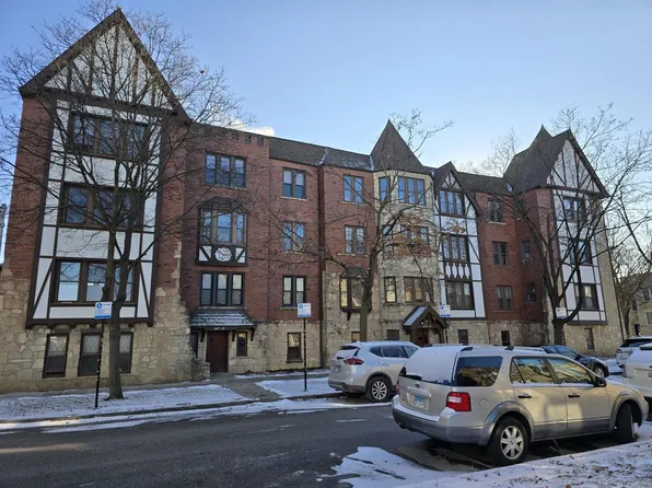 3421 W Hollywood Ave #1-C, Chicago, IL 60659
