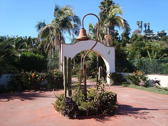 El Camino Real Bell
						:
						yes its real and not stolen