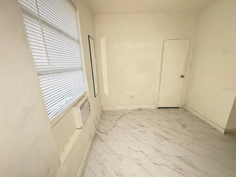 229 S Candler Ave — Photo 13