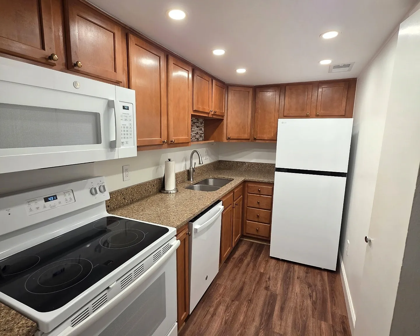 1289 Lake Shore Dr — Photo 2