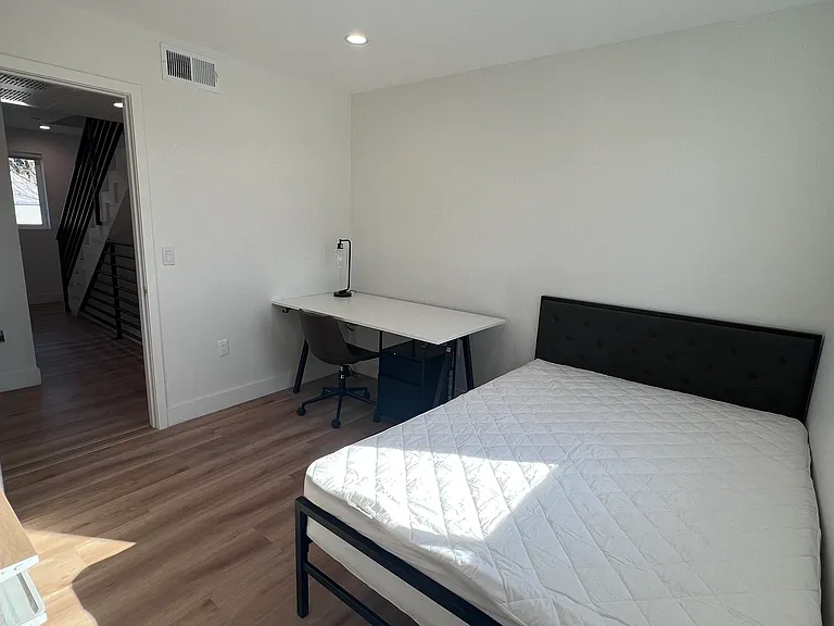 1224 W 37th Pl — Photo 47