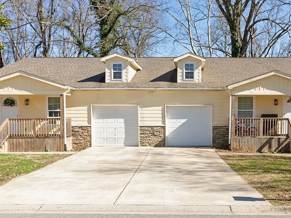 38-40 Honeysuckle Dr