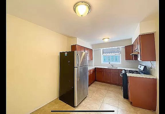 3rd image of 441 E 21st St #3