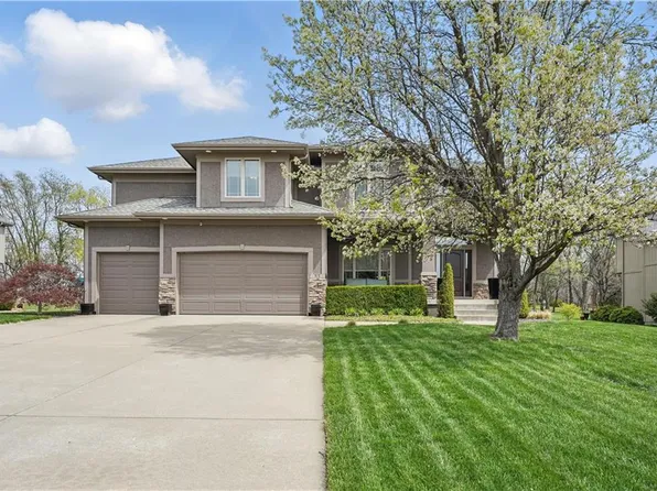 517 NE Spring Creek Pl, Lees Summit, MO 64086