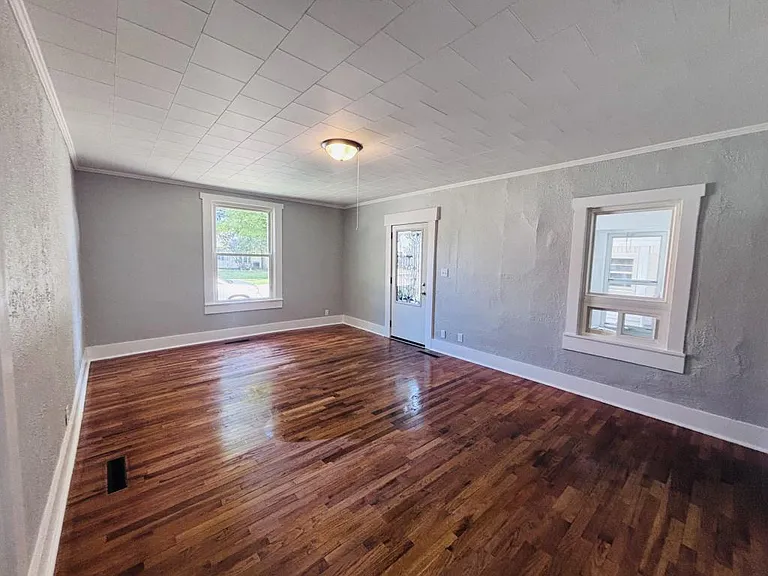 272 S Pearl St — Photo 5