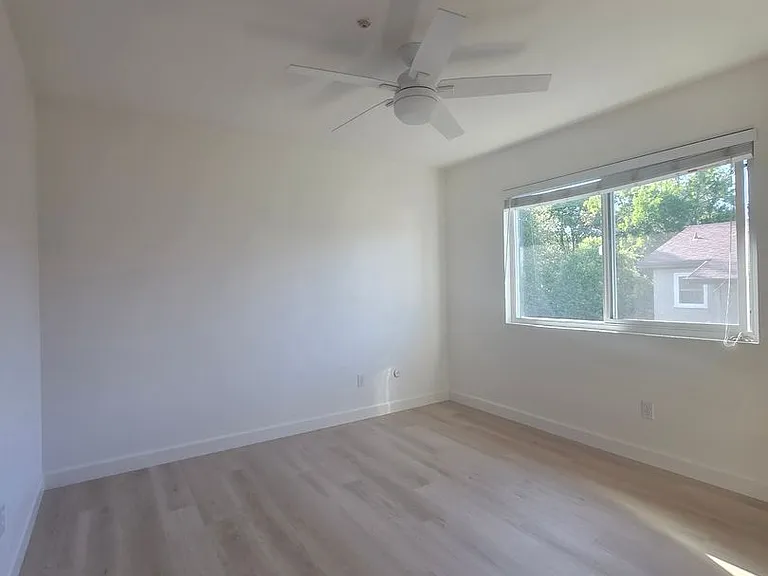 415 & 417 N Kentucky St — Photo 22