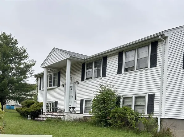 14 Rogers Cir, Braintree, MA 02184