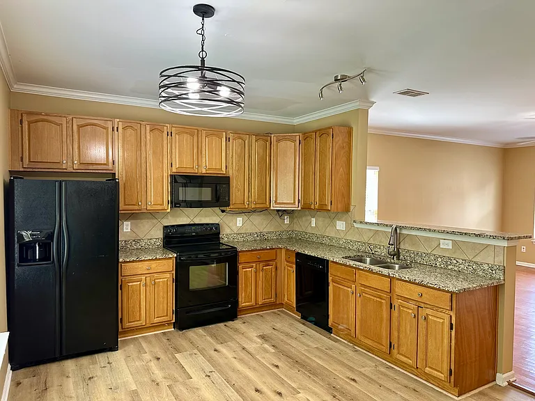 15713 Lakepoint Forest Dr — Photo 4