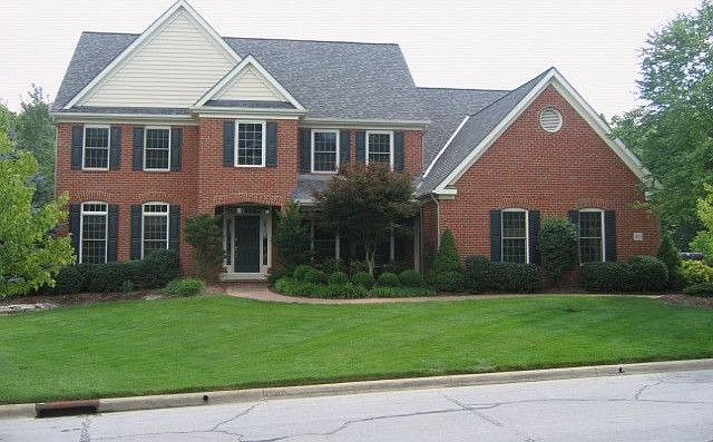1st image of 427 Engelwood Ct