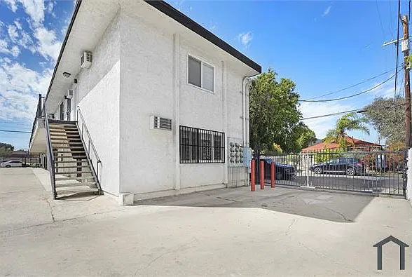 10028 San Fernando Rd — Photo 4