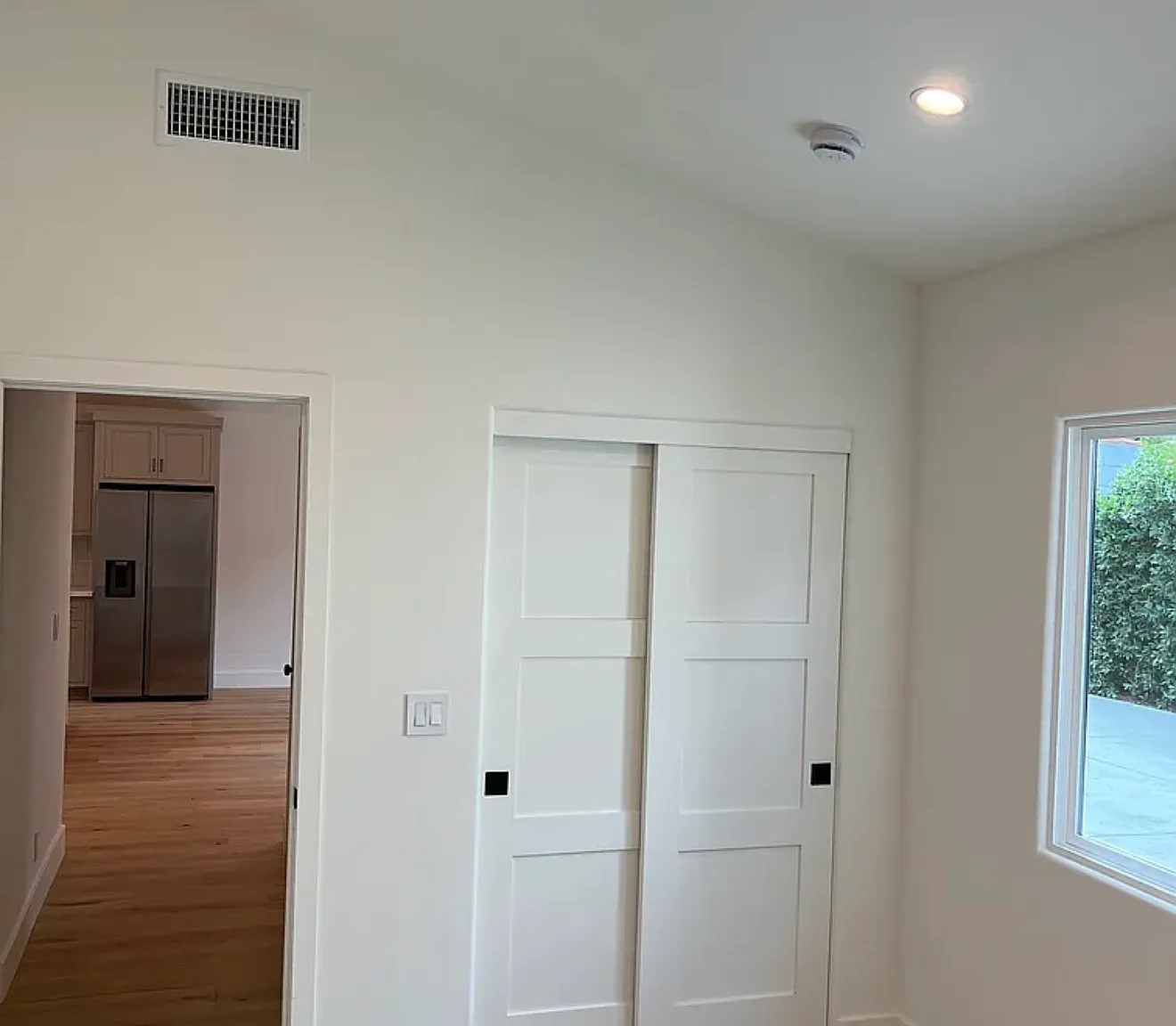 2 bed, 800 sqft, $3,595 — Photo 3