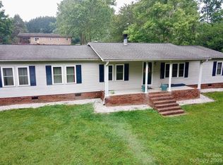 228 Moretz Ct, Hickory, NC 28601